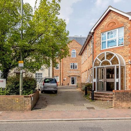 Roomspace Serviced Apartments - Swan House Leatherhead Dış mekan fotoğraf