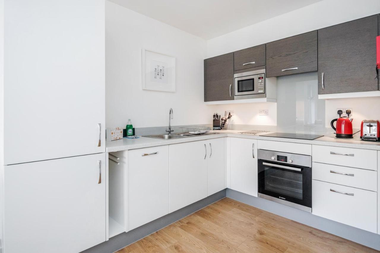 Roomspace Serviced Apartments - Swan House Leatherhead Dış mekan fotoğraf