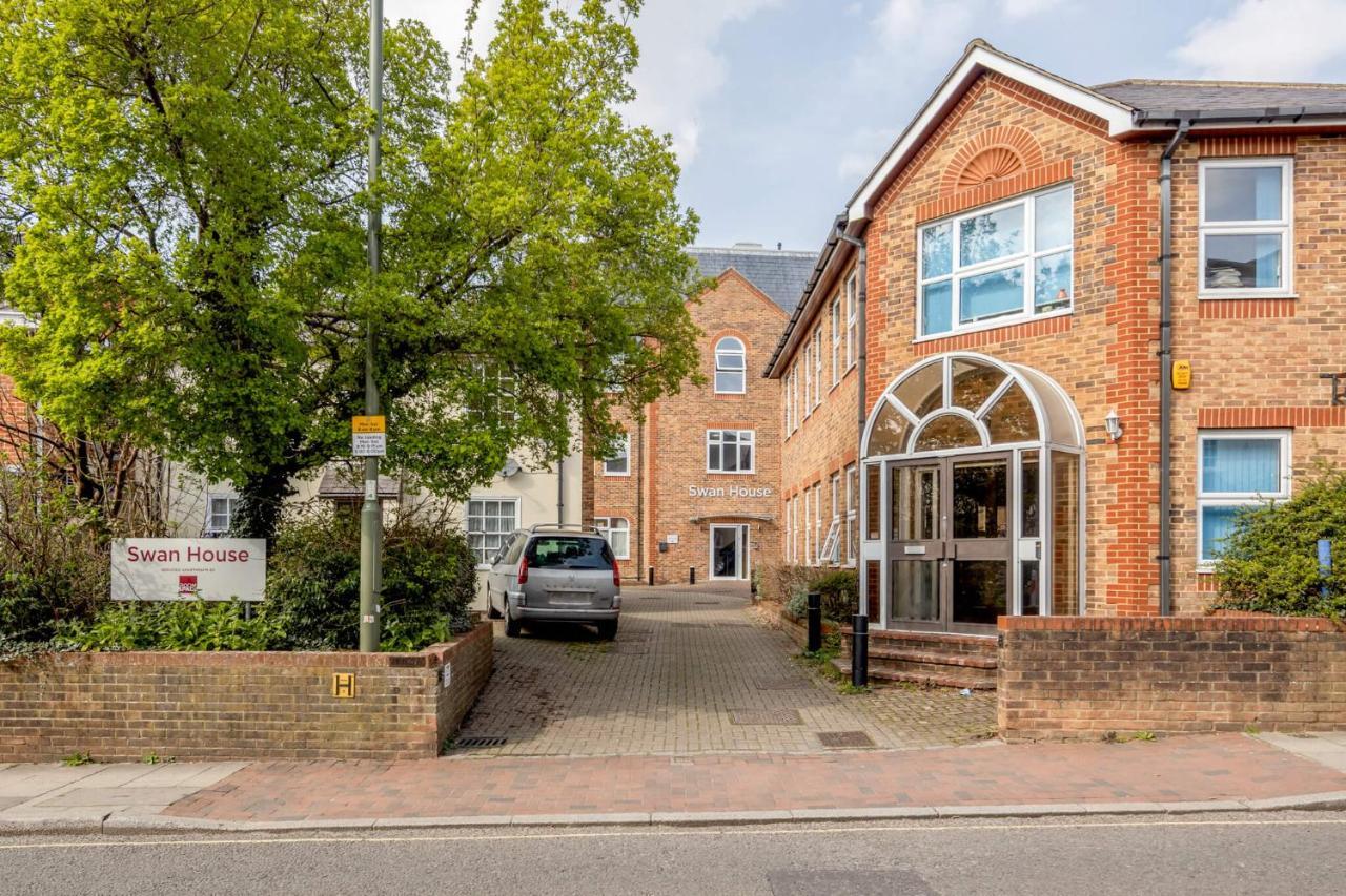 Roomspace Serviced Apartments - Swan House Leatherhead Dış mekan fotoğraf
